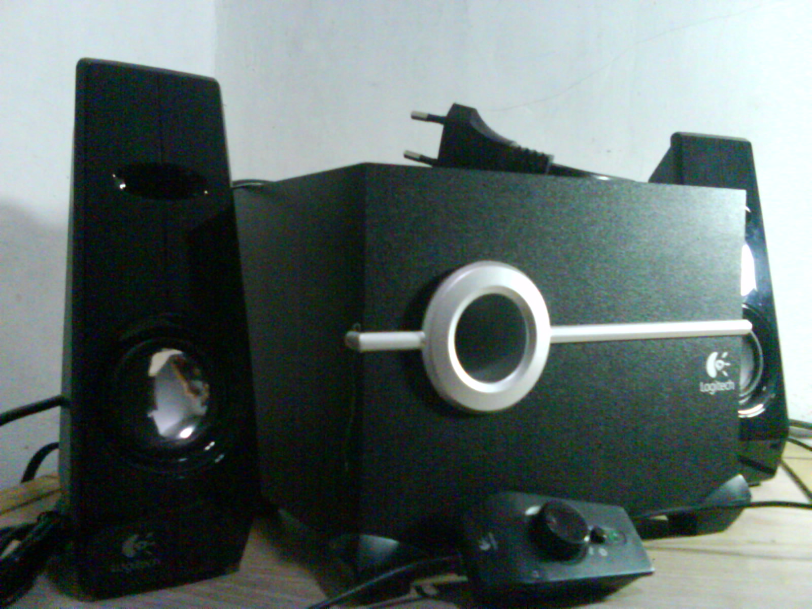 Kandhang: Review Logitech Speaker System Z103