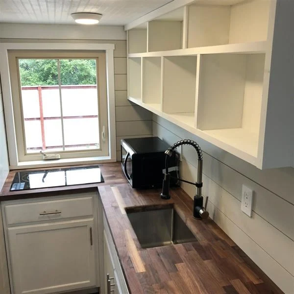 Marble Falls Tiny House [ TINY HOUSE TOWN ]