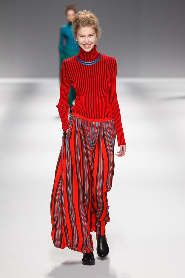 Runway : Issey Miyake Fall 2013-2014 | Issey Miyake's models smile ...