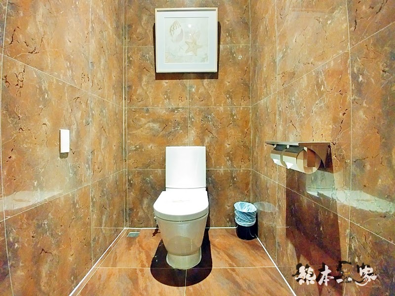 三重江月行館|挑高房型與媲美好樂迪KTV視聽室獨立空間|大窗綠化環境好舒適