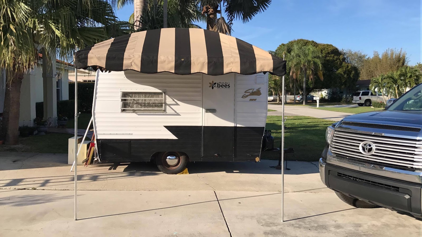 Vintage Awnings Shasta Compact Vendor's Awning