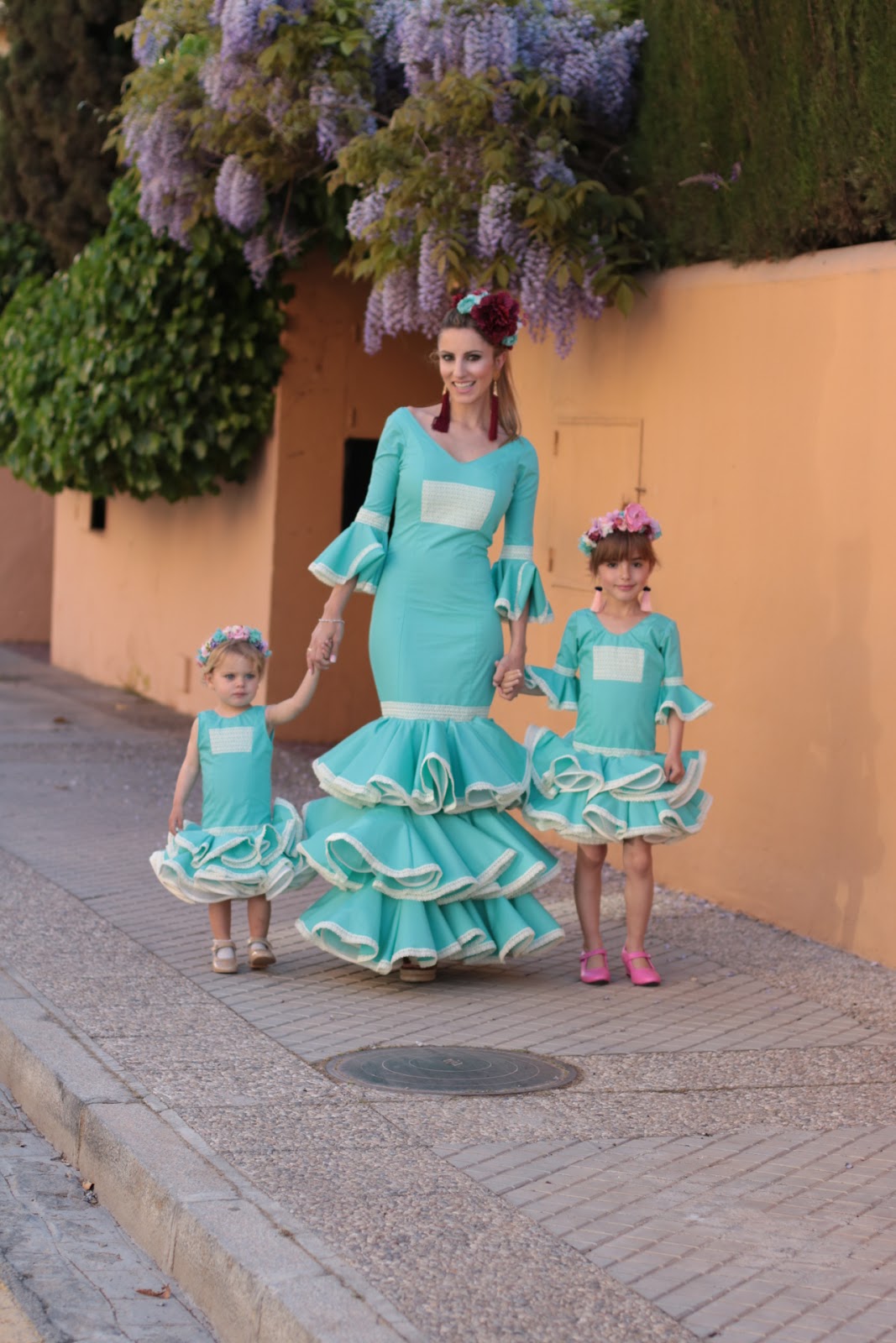 Laloylila: trajes de flamenca ¡A la feria conjuntadas!