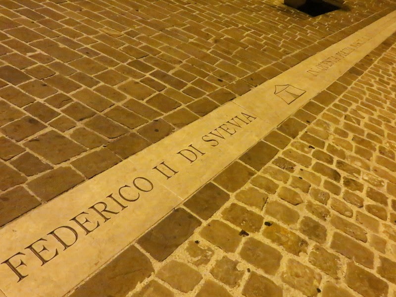 Jesi, piazza Federico II - il selciato
