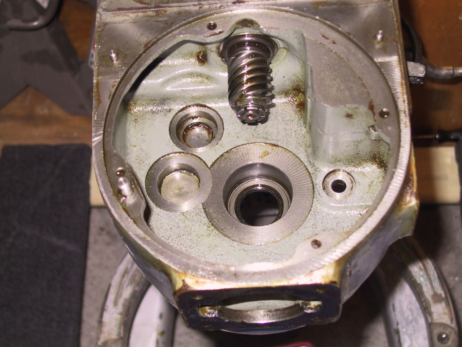 Hobart A200 Overhaul Cleaning the Transmission Case