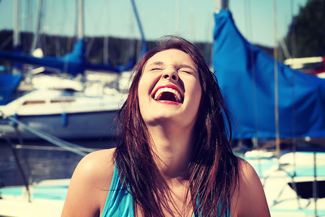Manfaat Positif Tertawa Bagi Kesehatan Anda