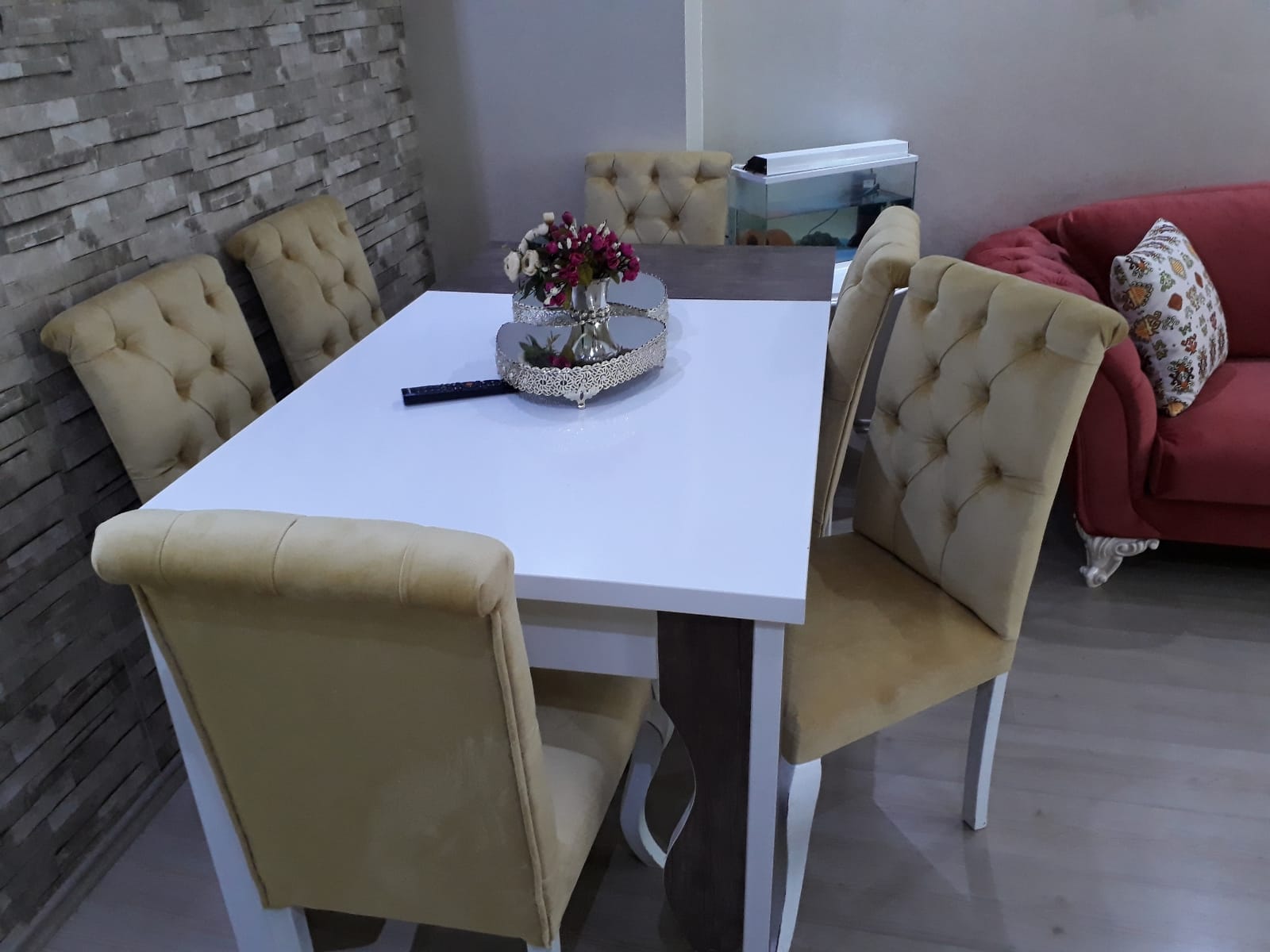 Esenler�de Oturan Zozan Hanım�ın Koltuk Takımına Yüz Değişimi Yaptık