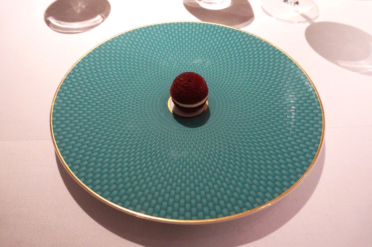 Euriental | dinner at the Fat Duck, Bray, by Heston Blumenthal. Nitro poached aperitif.