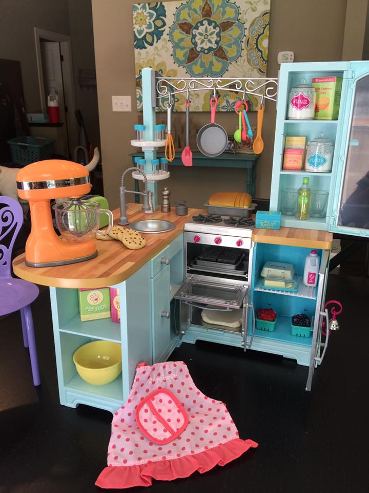 Poppets & Posies: Tour the Gourmet Kitchen Set!