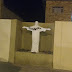 Prédios públicos e privados são pichados no centro de Itaporanga; nem o Cristo escapou