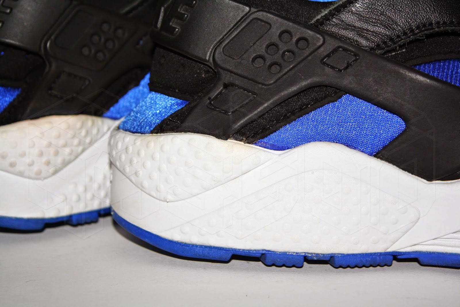 Nueve Cincuenta: Nike Air Huarache Black/ Royal Blue 2001. Clean and Separation Re-glue.