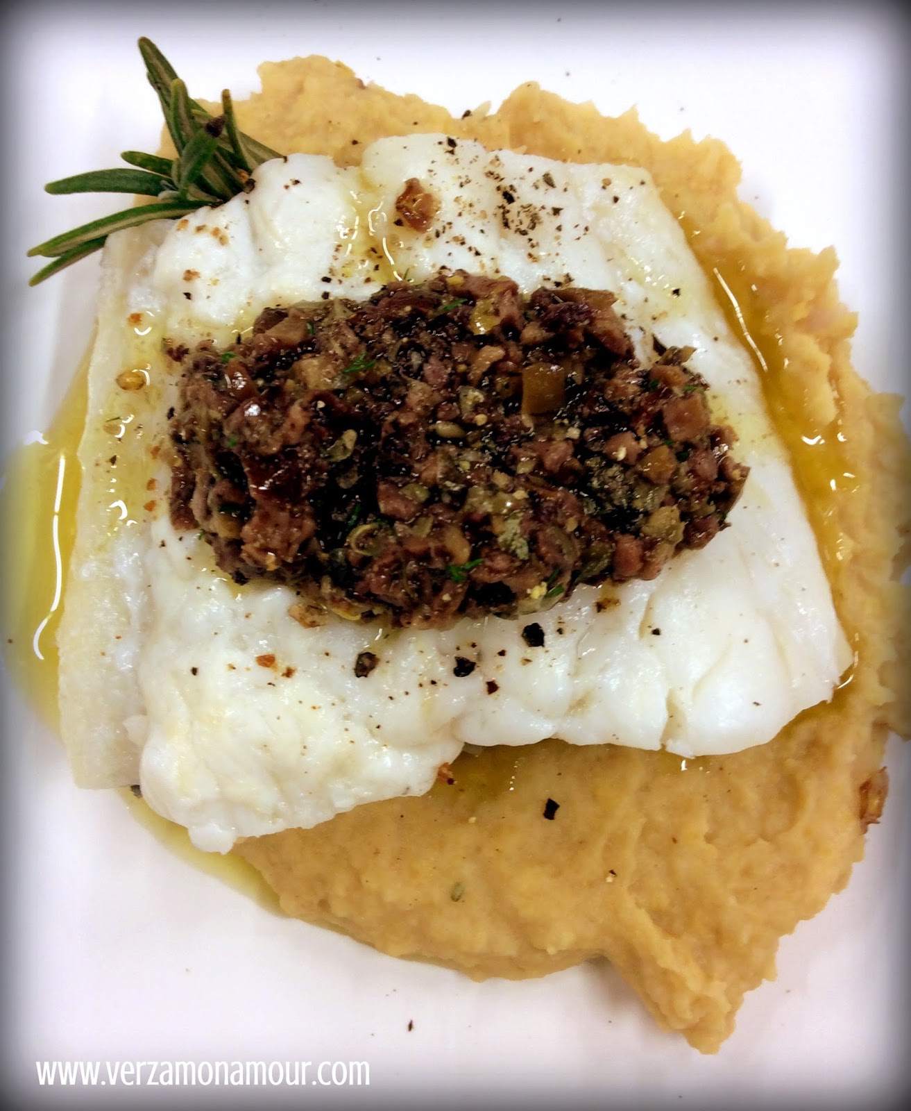 Trancio Di Baccalà Al Vapore Su Crema Di Ceci E Salsa Alle Olive