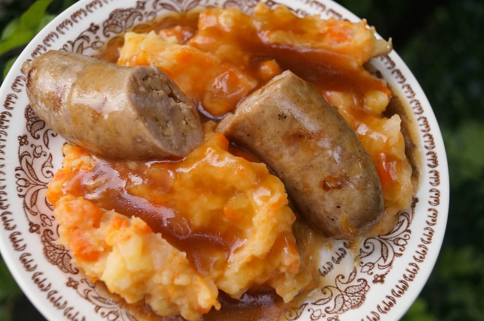 In the Kitchen with Jenny: Hutspot met Wurst en Jus (Hotchpotch with Wurst  and Gravy)