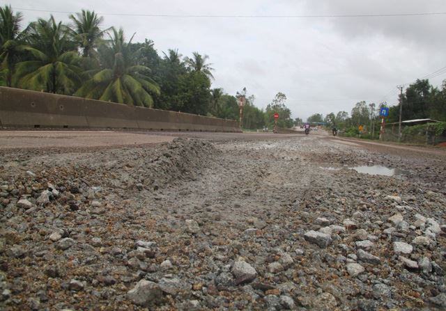 Thủ tướng yêu cầu thanh tra dự án ‘quốc lộ ngàn tỉ như ruộng cày’