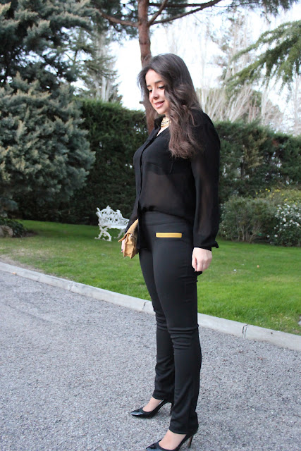 DIY como hacer un collar con tachuelas. Blog de moda, costura y DIY.
