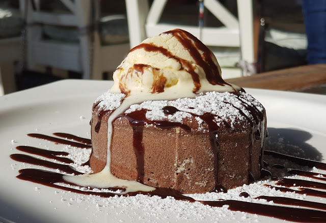 food blogger dubai joory cadi italian arabic chocolate fondant lava cake dessert