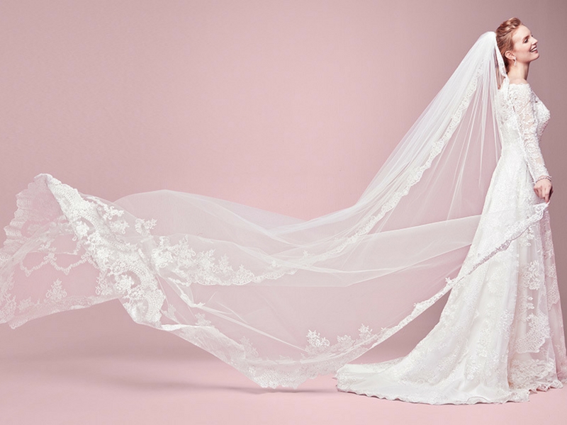 gaun putih klasik berenda