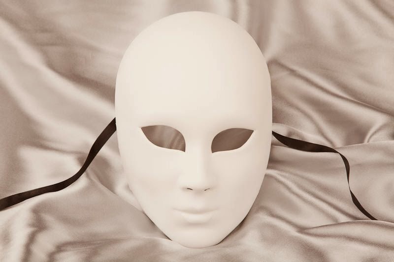Самую простую маску. Венецианская маска Вольто. Маска Вольто белая. Маска Вольто Венеция. Венецианская маска Вольто белая.