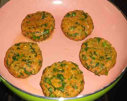 hara bhara kabab put flattened mixture on hot pan