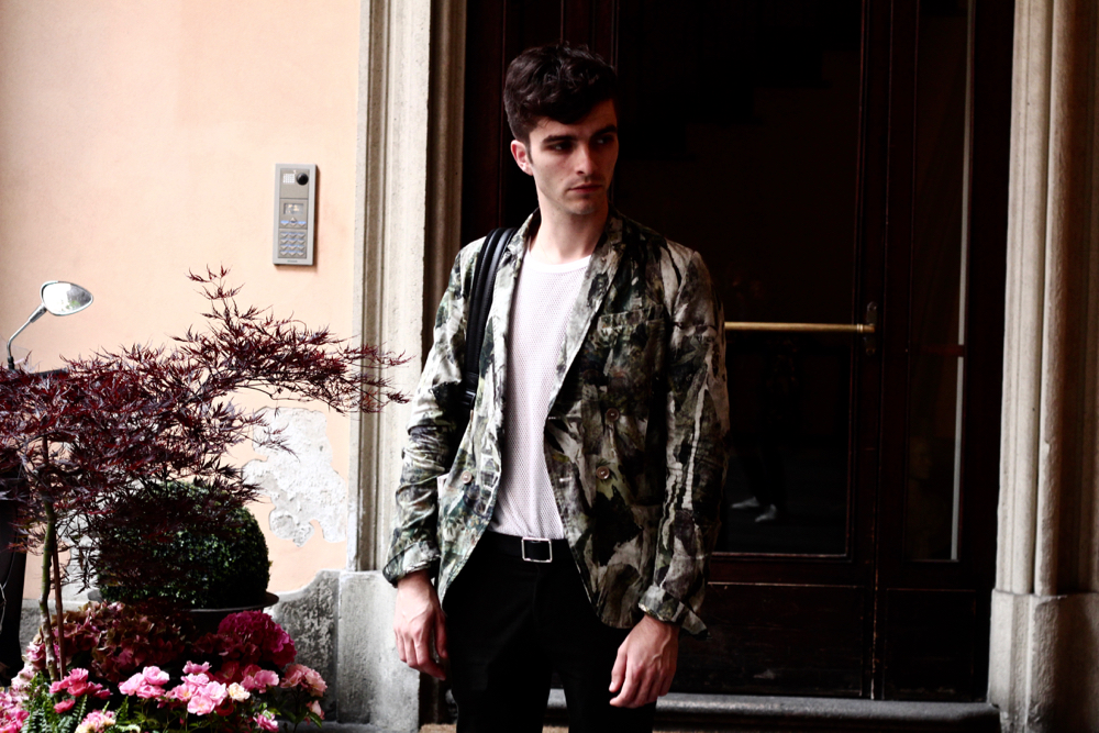 BLOG_MODE_HOMME_STYLE_MASCULIN_weekend-a milan-bonnes-adresse-musee-palazzo-veste-kenzo-imprime-tropical-sac-a-dos-cuir-montblanc-leather-backpack-cuir-graine-ceinture-givenchy-belt