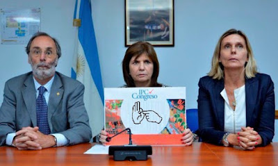 Como interpretar a macri: al contrario de lo que dice