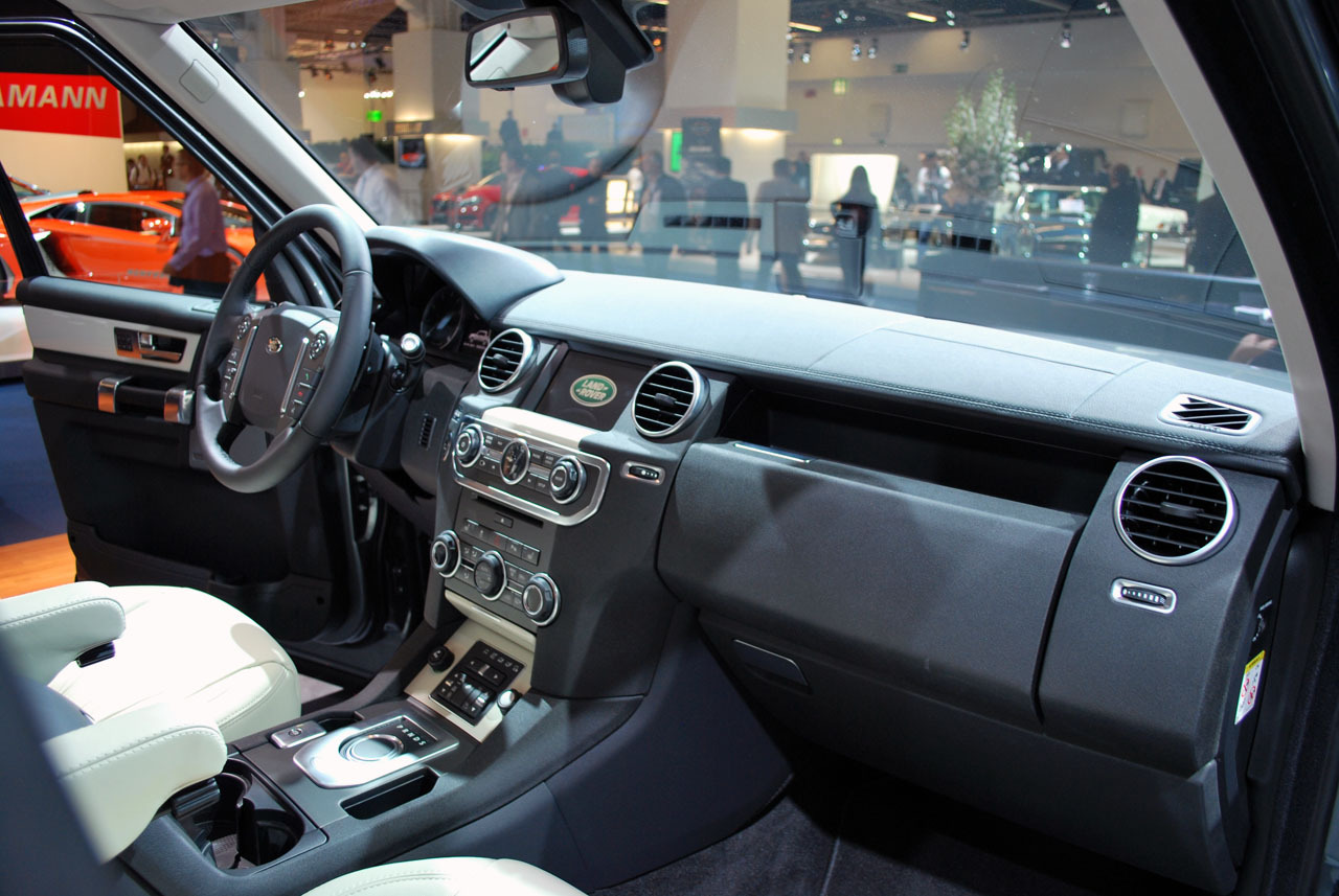 169 Automotiveblogz 2014 Land Rover Lr4 Frankfurt 2013 Photos