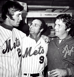 Mets right fielder Dave Kingman, in the team's 11-0 victory at Dodger  Stadium, hits three home runs. - This Day In Baseball