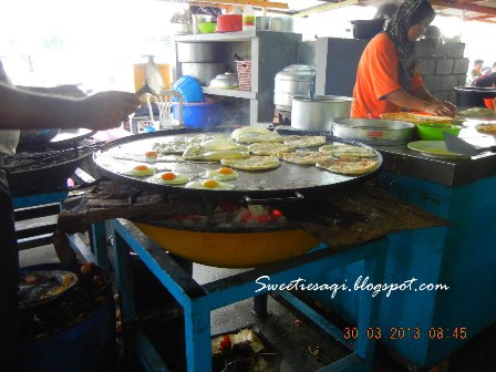 Sweetiesaqi Roti Canai Special Ni Yang Special Sebab Roti Canai Tu Di Masak Atas Dapur Arang Dan Penebar Adalah Seorang Wanita Tukang Balik Balikkan
