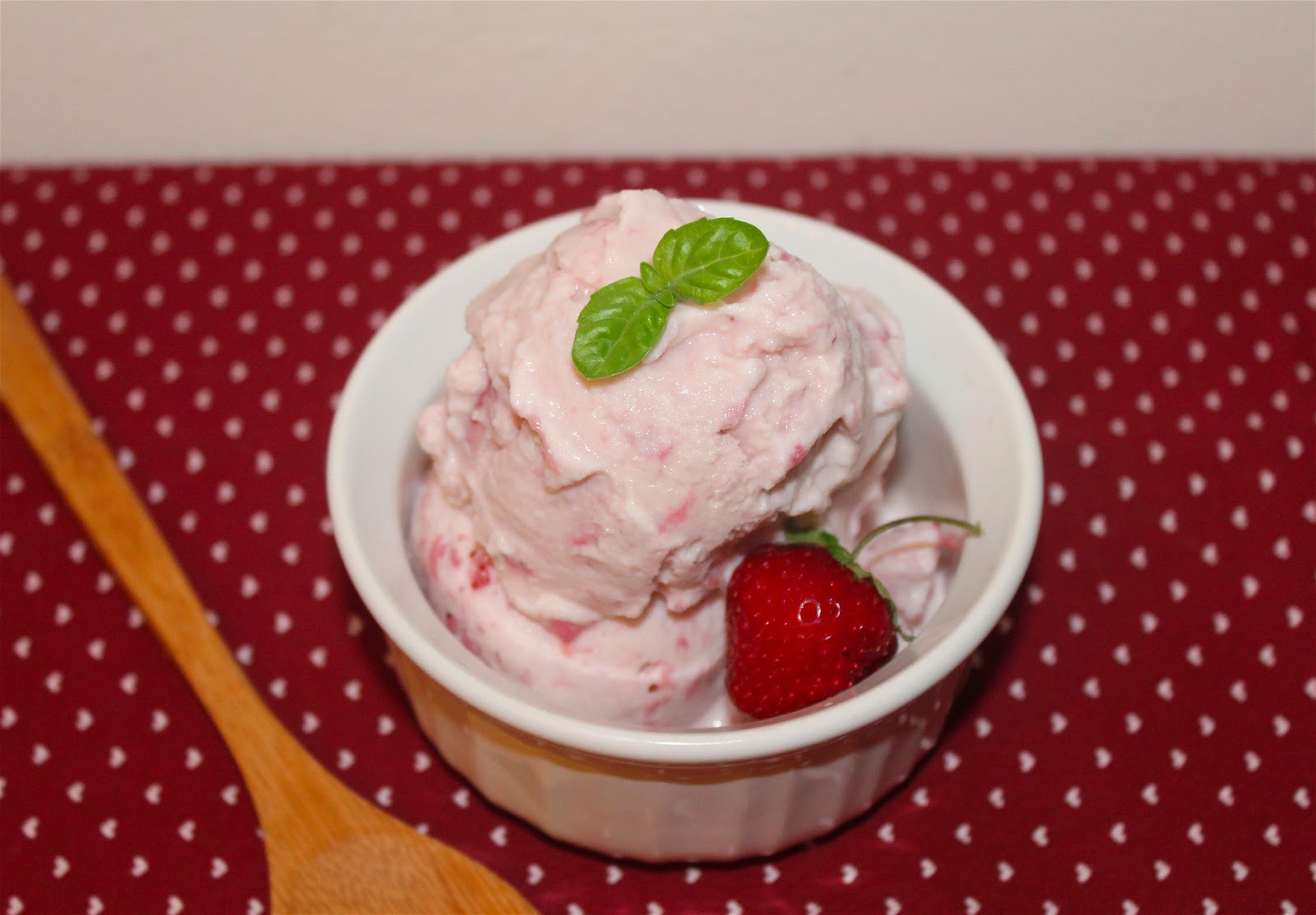 Savory Moments Strawberrybasil ice cream