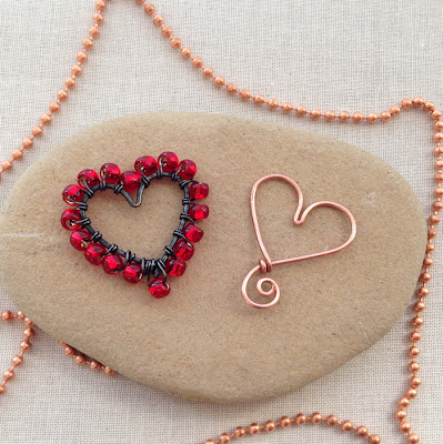 Free tutorial for wire heart that can be used as a beading frame or charm.  Lisa Yang's Jewelry Blog
