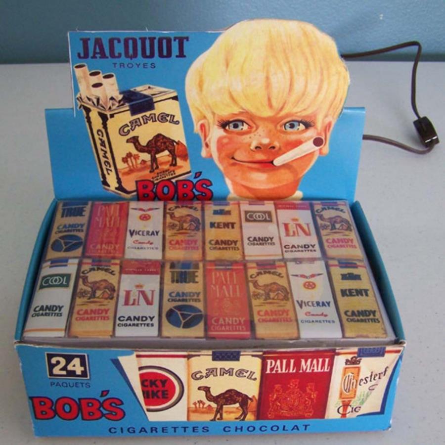 ребенок с сигаретой. детские сигареты. детские сладкие сигареты. дети и жевательные сигареты. жевательные сигареты детские.