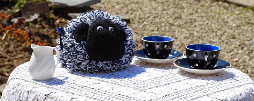 Cosy knits n bits, making novelty tea cosies, bags and cushions 