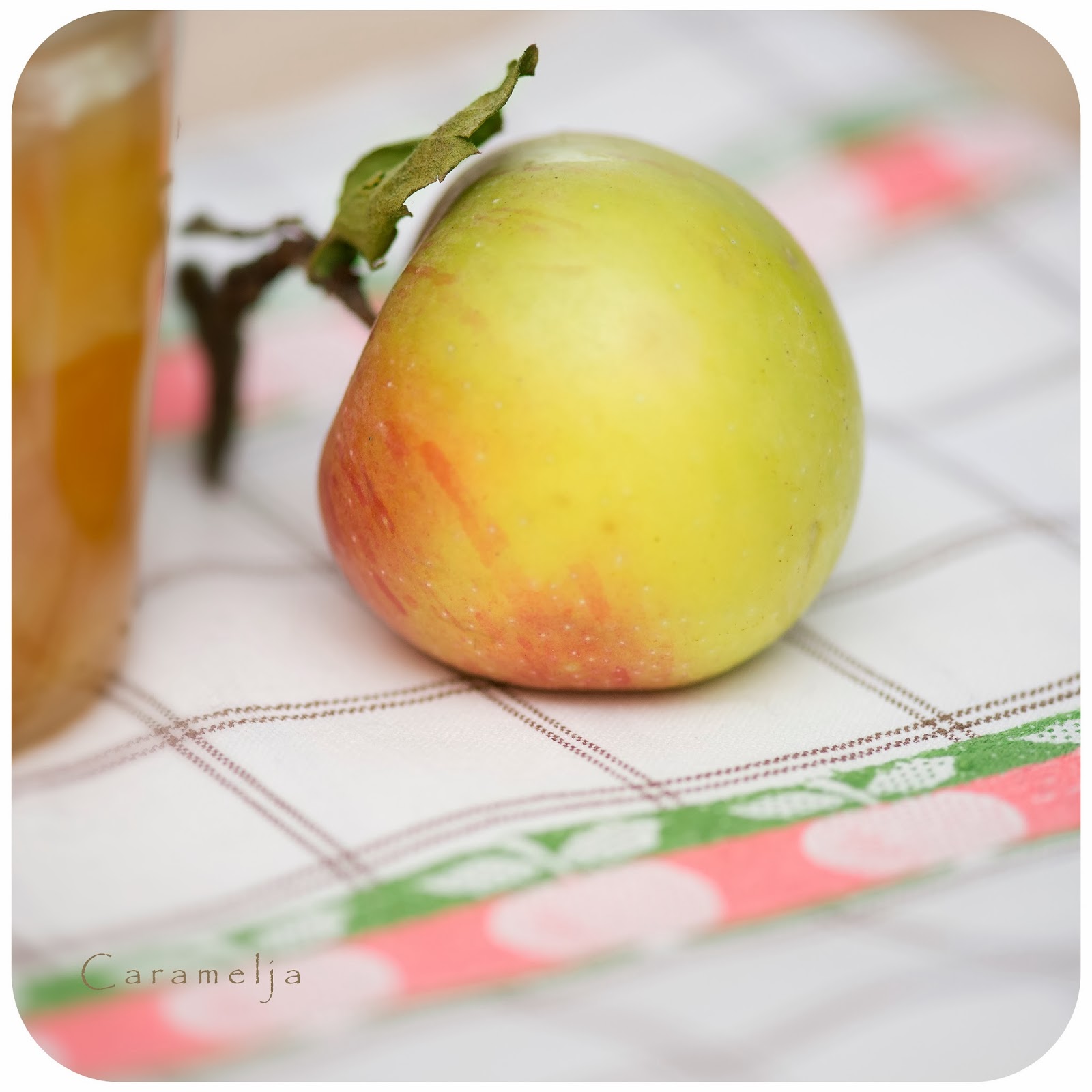 Apfel-Karamell-Konfitüre mit Fleur de Sel Apfel-Karamell-Konfitüre mit Fleur de Sel