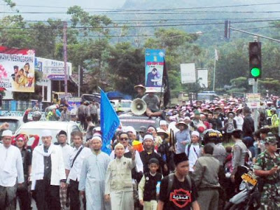 Menilik Rombongan pejalan kaki Ciamis