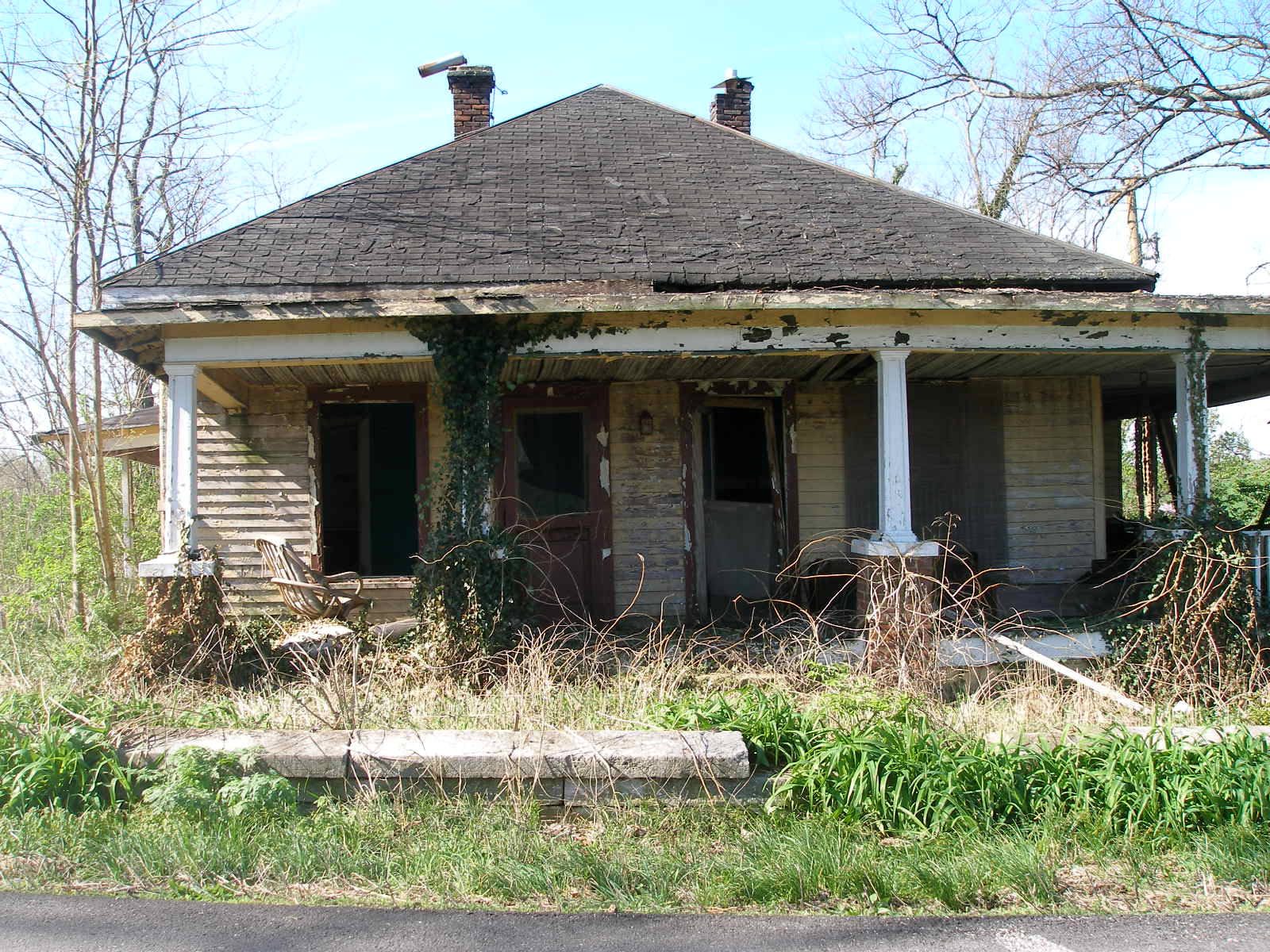 Unusual Kentucky Abandoned Houses in Woodford County