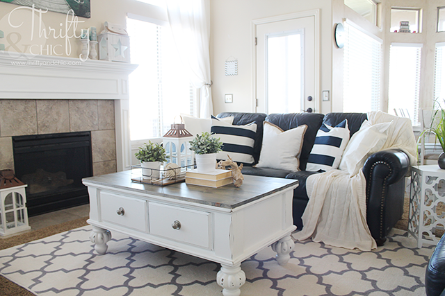 Farmhouse style coffee table makeover. How to update an old coffee table into a cute farmhouse style one!