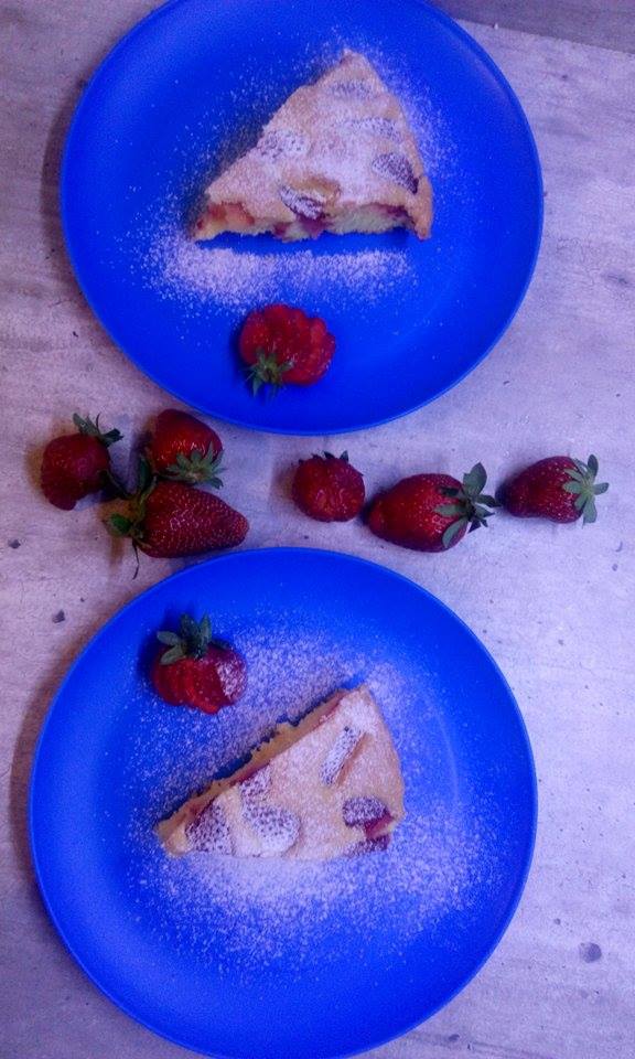 Kek i butë me luleshtrydhe BonBon Taste