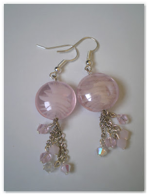 boucles d'oreilles pendantes rose clair irisé