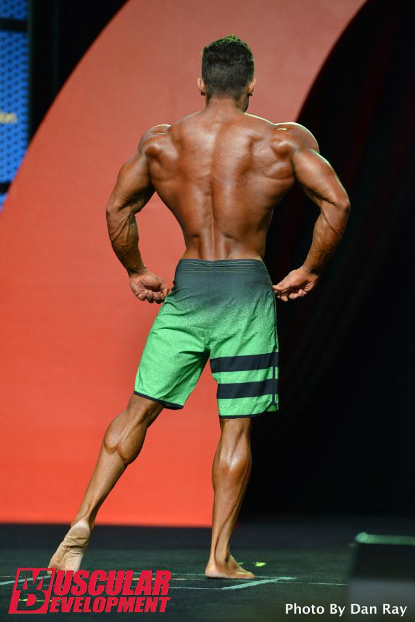 Diogo Montenegro faz apresentação individual no palco do maior evento de fisiculturismo do mundo. Foto: Dan Ray
