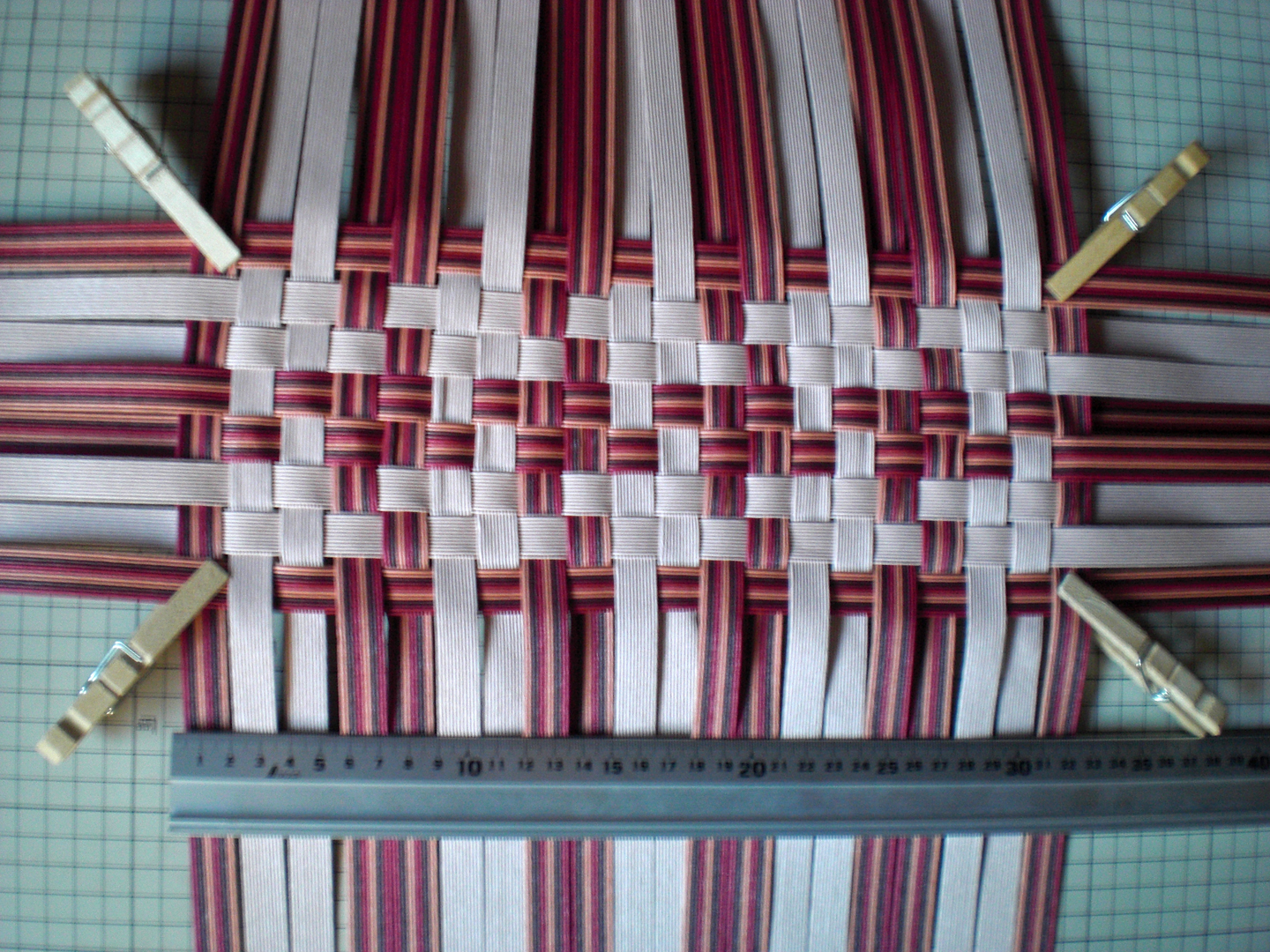 白樺がんび籠編みノート: 古木明美 編んだり、組んだりエコクラフトのバッグとかご P42 千鳥格子のバッグ