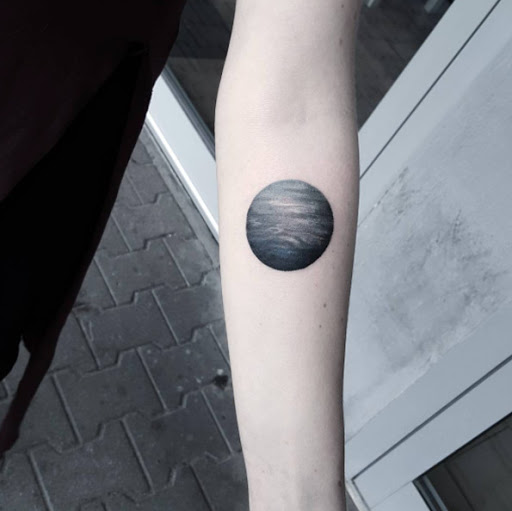 Este blackwork planeta