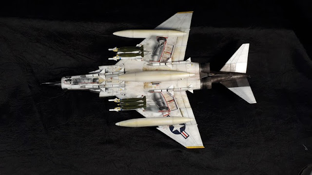 Montage pas à pas du F-4B Phantom II d'eduard au 1/48. F-4B Phantom II,Eduard 1/48, les charges externes.