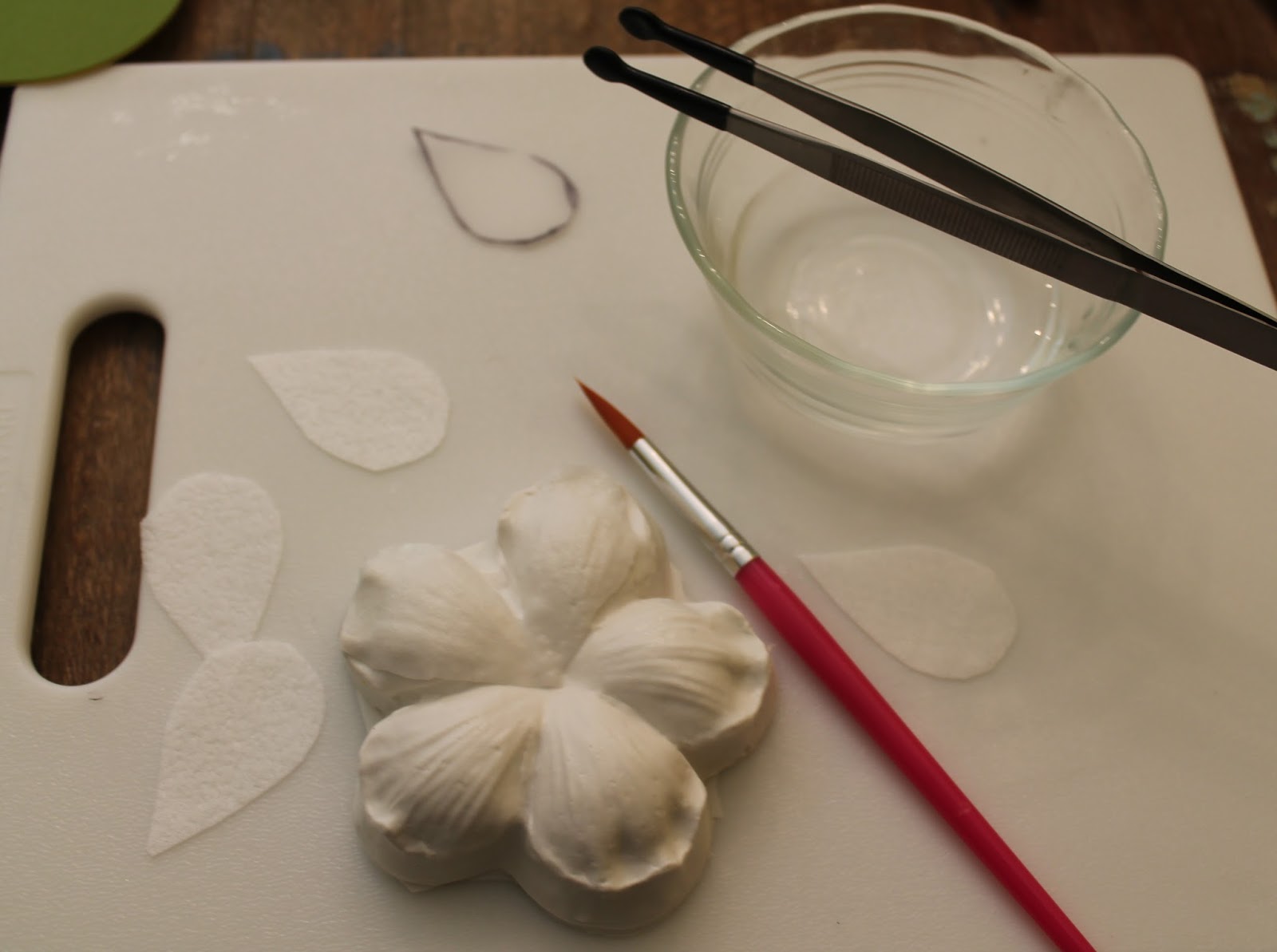 decorate-the-cake-wafer-paper-flowers-for-fall