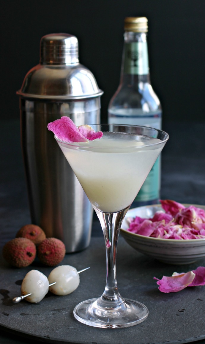 Recipe for a gin cocktail with lychees and elderflower tonic.