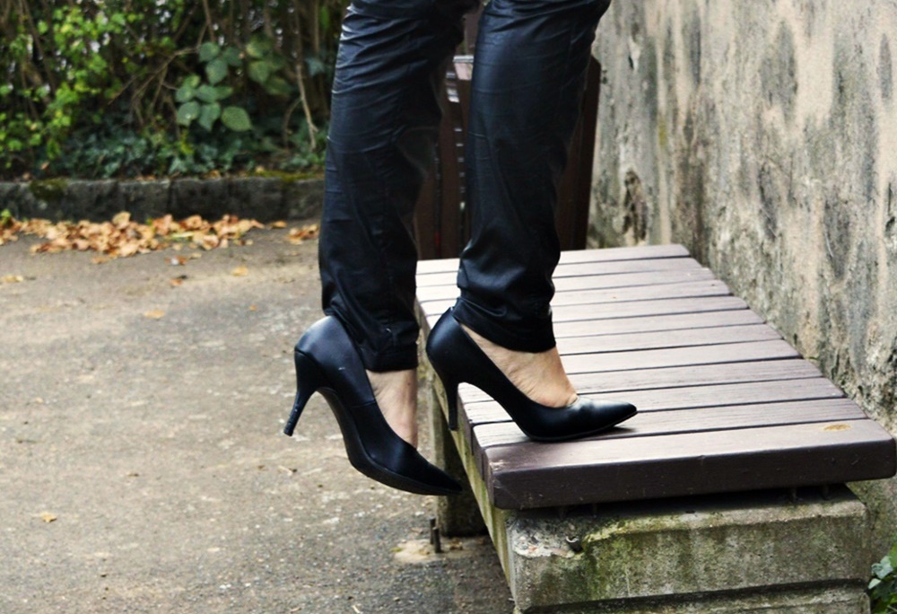 Autumn Streetstyle with Blouse & Retro adidas Blouson