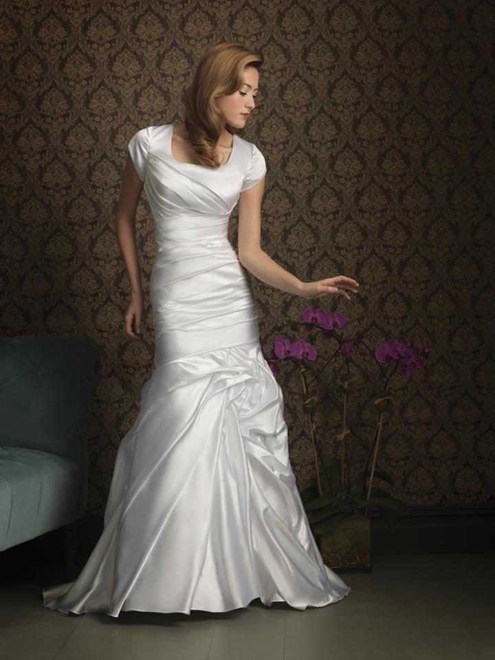 Ivory Wedding Dresses Photo