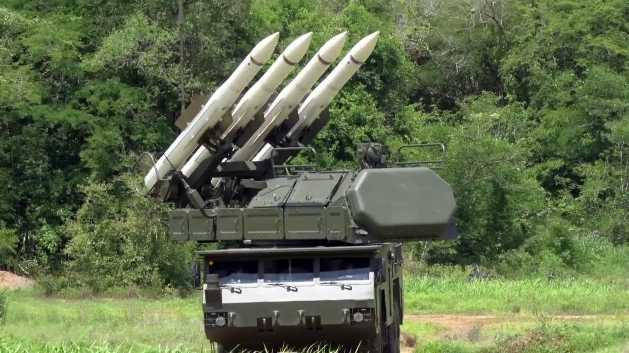 Rgimen de Maduro despliega misiles antiareos Buk M2E en la Base Area La  Carlota de Caracas - Webinfomil