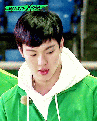 어깨랑 등빨 하나는 진짜 출중한 남돌.jpggif (약후방주의?) | 인스티즈