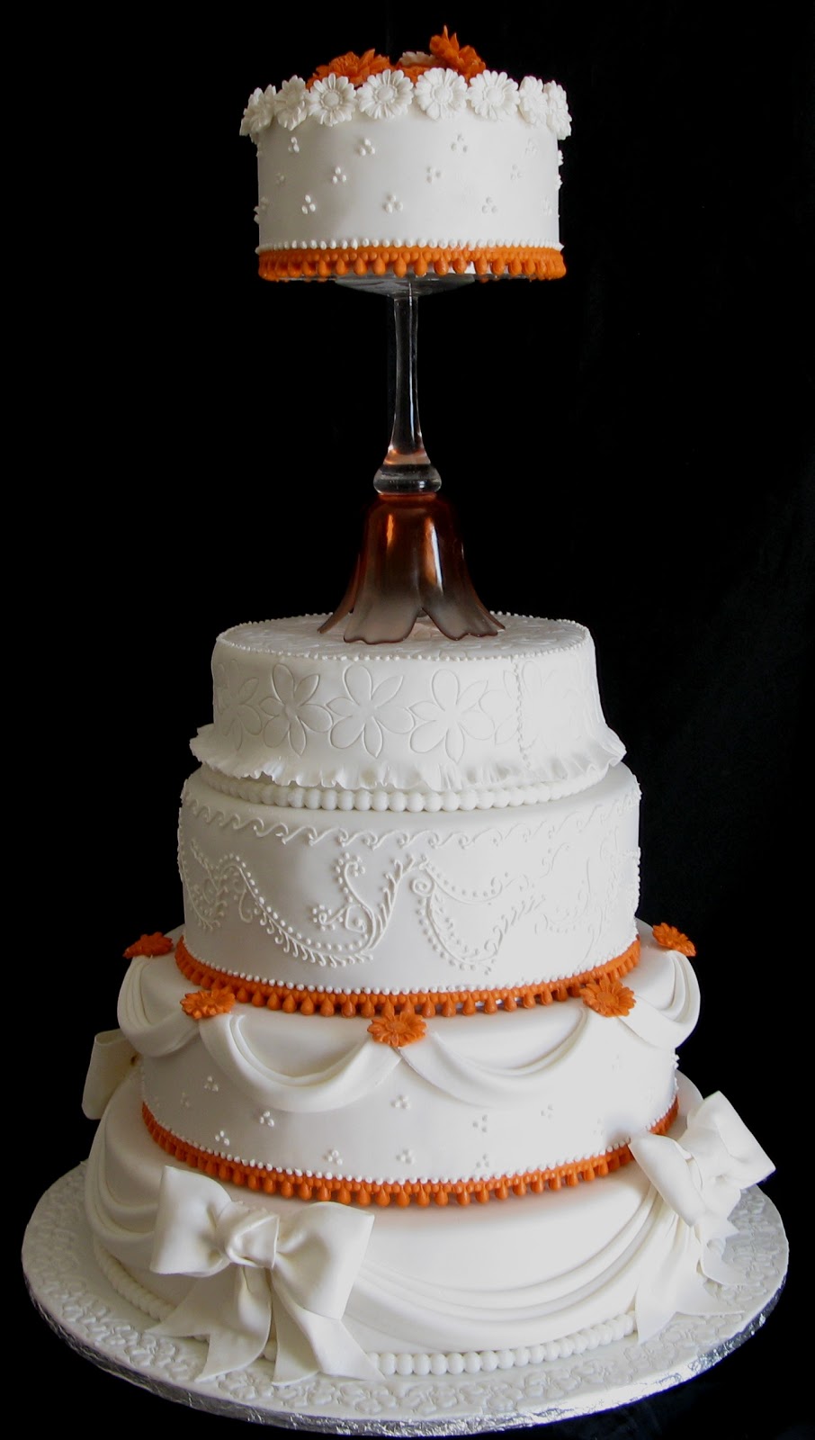 Sugarcraft by Soni Five Layer  Wedding  Cake  with Pearl Drops