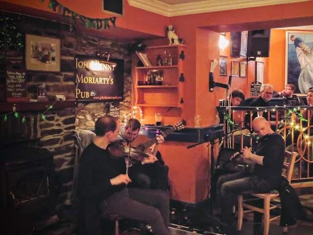 Things to do in Dingle Town for Paddy's Day: Listen to Trad Music