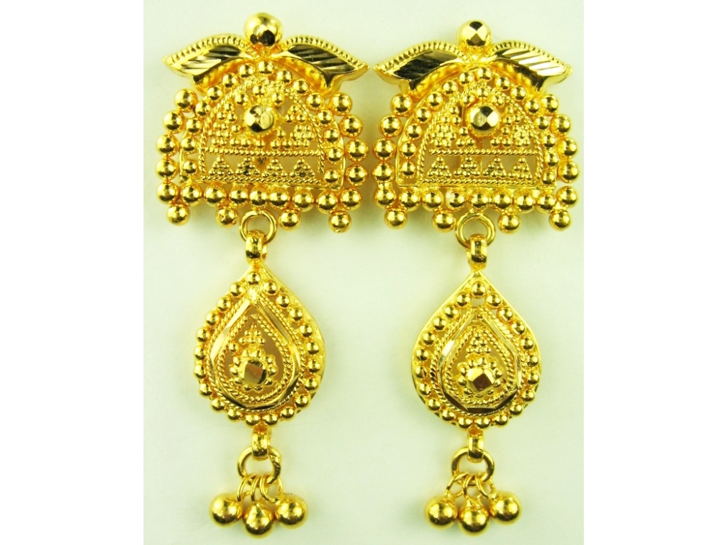 Welcome to Fashion Forum: Indian Gold Earrings